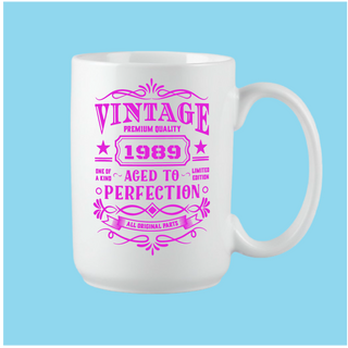 Tasse d'anniversaire vintage