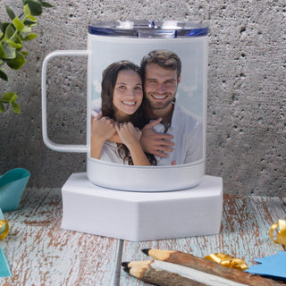 Tasse photo personnalisée isolée