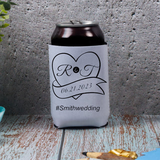 Couvre-bière personnalisé avec monogramme de mariage en forme de cœur